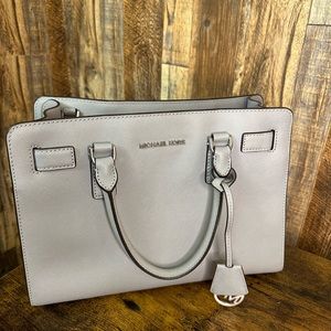 Michael Kors bag ☑️🌚☕️⬇️⬆️